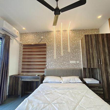 Marina Lounge Hotel Kochi Exterior photo