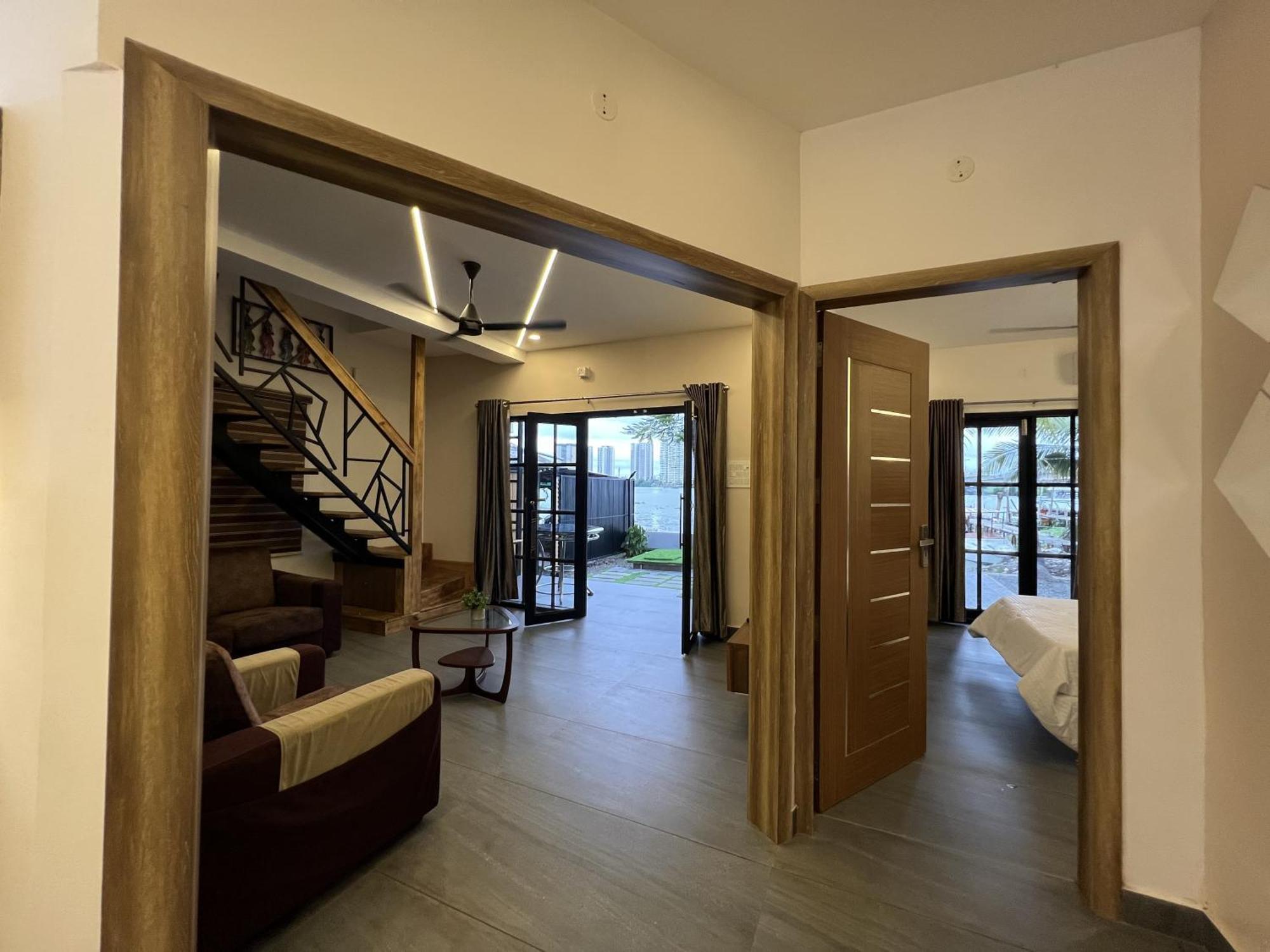 Marina Lounge Hotel Kochi Exterior photo