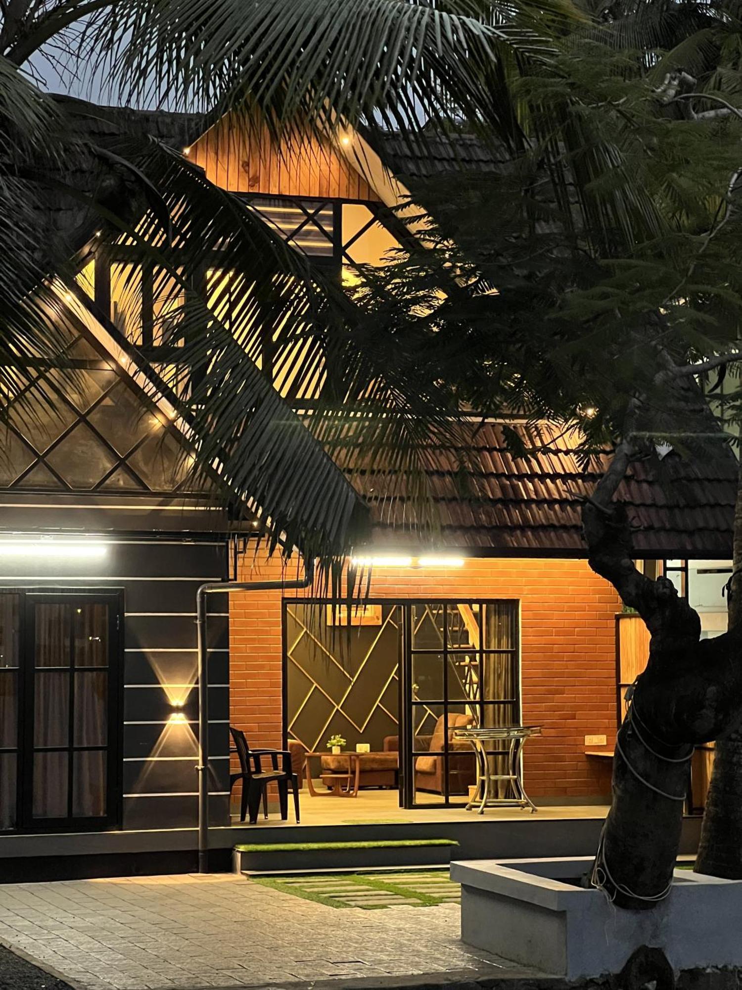 Marina Lounge Hotel Kochi Exterior photo