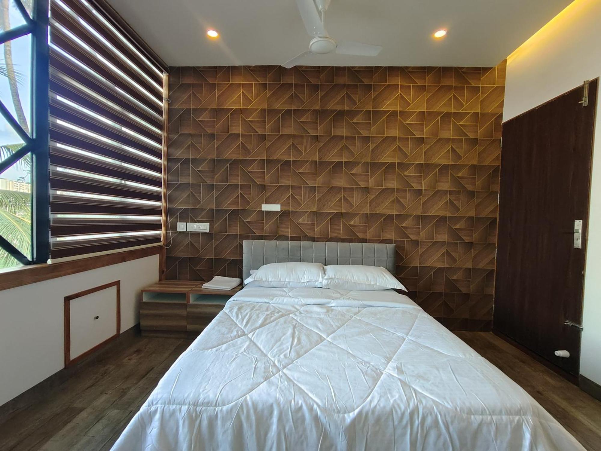 Marina Lounge Hotel Kochi Exterior photo